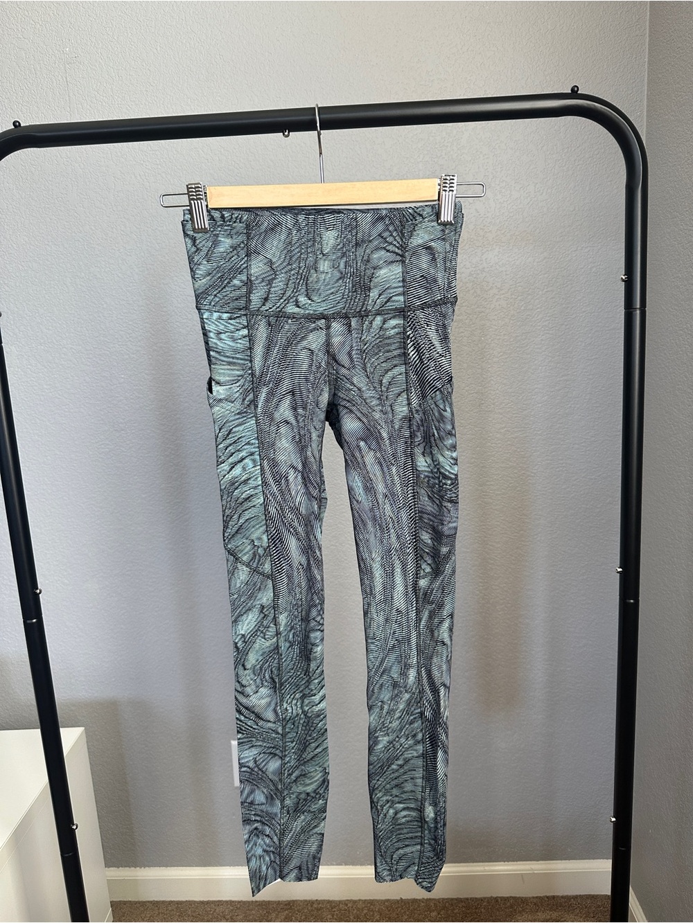 Lululemon Ravish Reptile Reflective Running Leggings Size 2